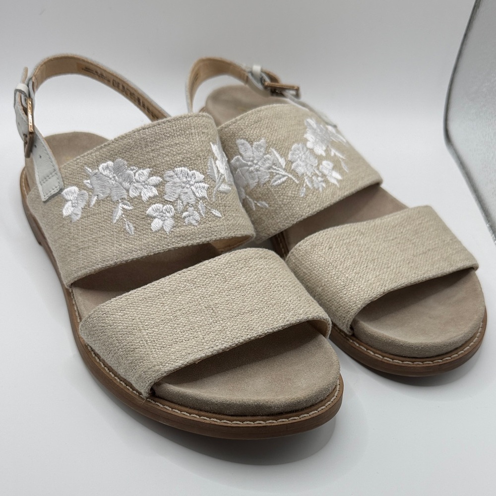 Clarks Beige w/ White Floral Embroidery Slingback Flat Sandals Size 10